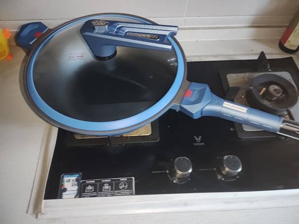 一口锅解决烹调厨具问题帝伯朗Century城际系列八合一浮雕多用锅