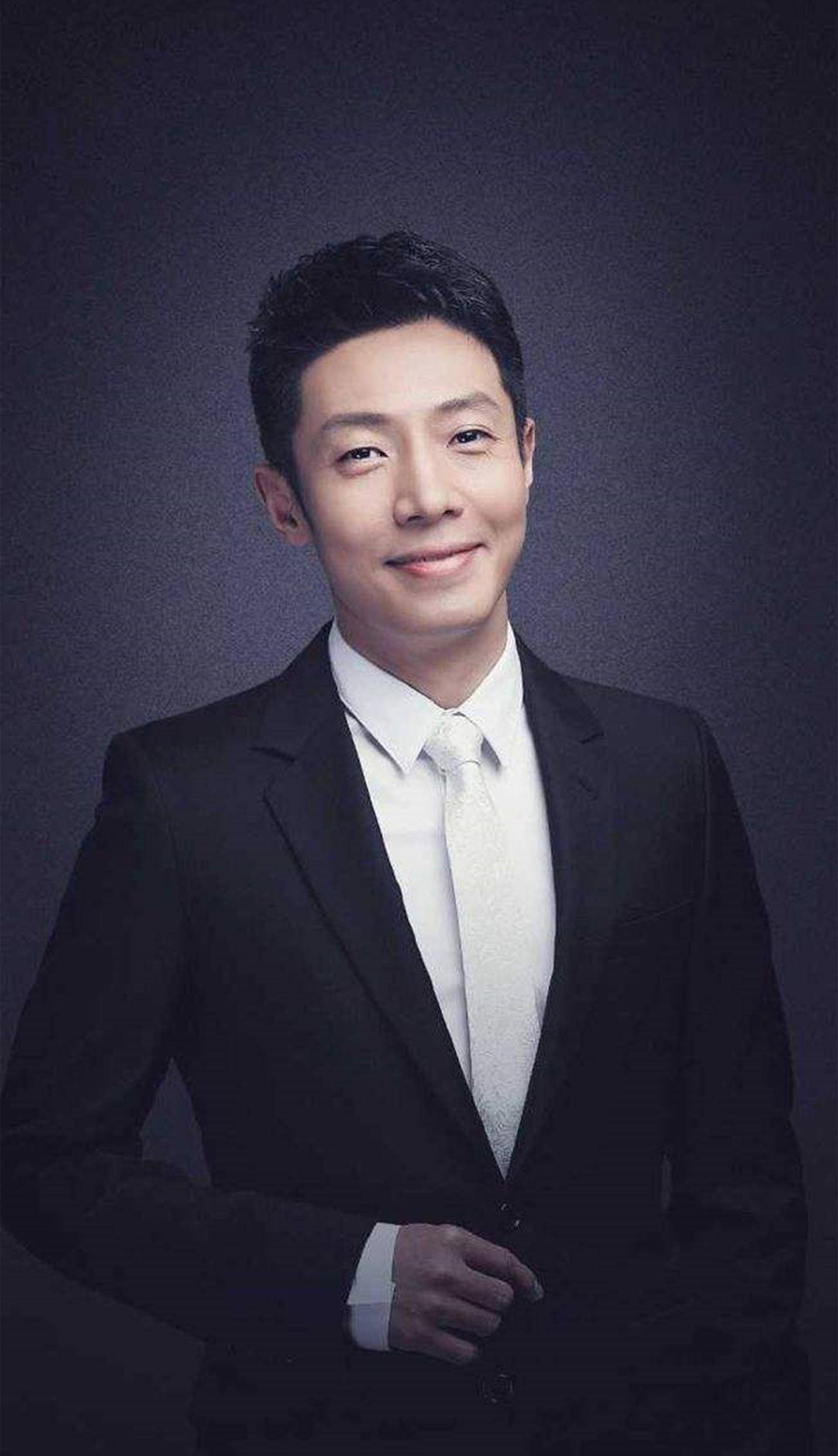 撒贝宁的春节:主持春晚,带李白回武汉过年,家族全家福罕见曝光_网友