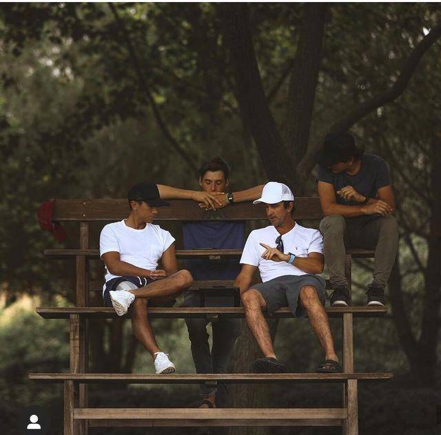 文莱王子年方28还有八块腹肌,出访一次被惦记半年,吴尊没法比