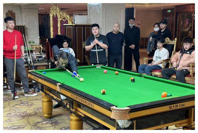 球杆签约球员代勇应cbsa世界斯诺克学院邀请 坐客学院_训练_教学_台球
