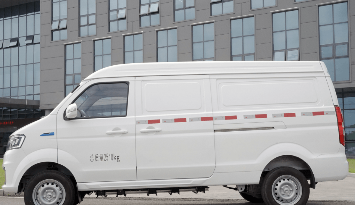 整车空间实用,华晨鑫源新海狮ev新车型上市,售13.