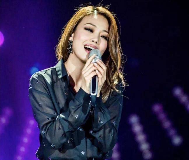 "英皇一姐"容祖儿:曾用5张唱片赚1000万,后辗转内地遭算计_曾志伟