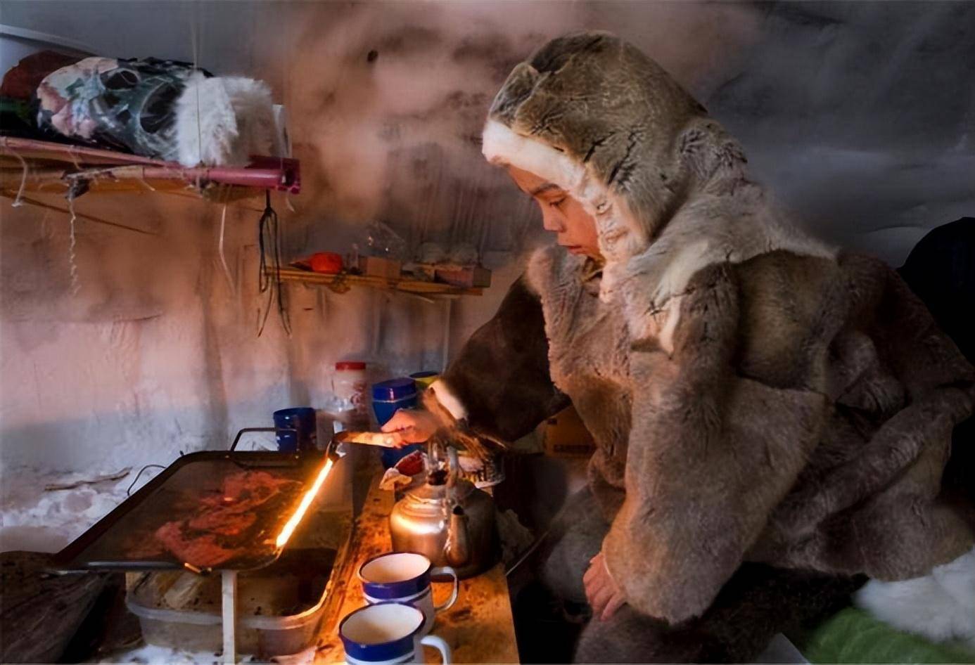 古老的爱斯基摩人:住冰屋,吃生肉,都是生存法则下的无奈选择