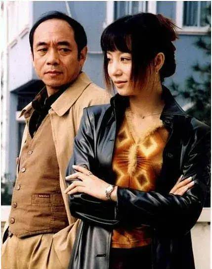 说出一部电视剧,证明你已经不年轻 2001年的《黑洞》,个人心里认为