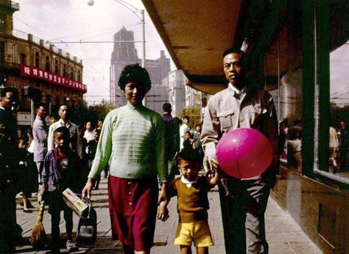 老照片：60年代上海富裕人家的生活啥样？现在的我们看了也羡慕_手机搜狐网