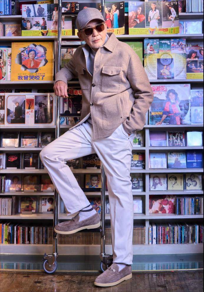 77岁秦汉近况曝光,专访现场摆放林青霞合照,分手30年仍孤单一人_生活