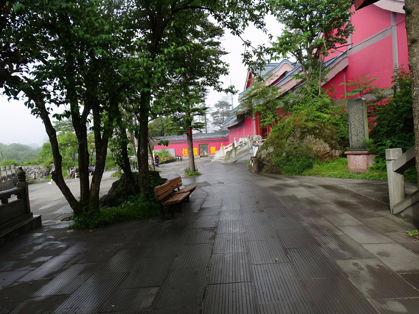 雷洞坪灵觉寺峨眉山最重要的中间站:雷洞坪到了