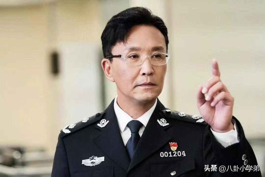 油頭粉面就別演警察了,這4位男演員告訴你,什麼才是真正的警魂_石兆琪