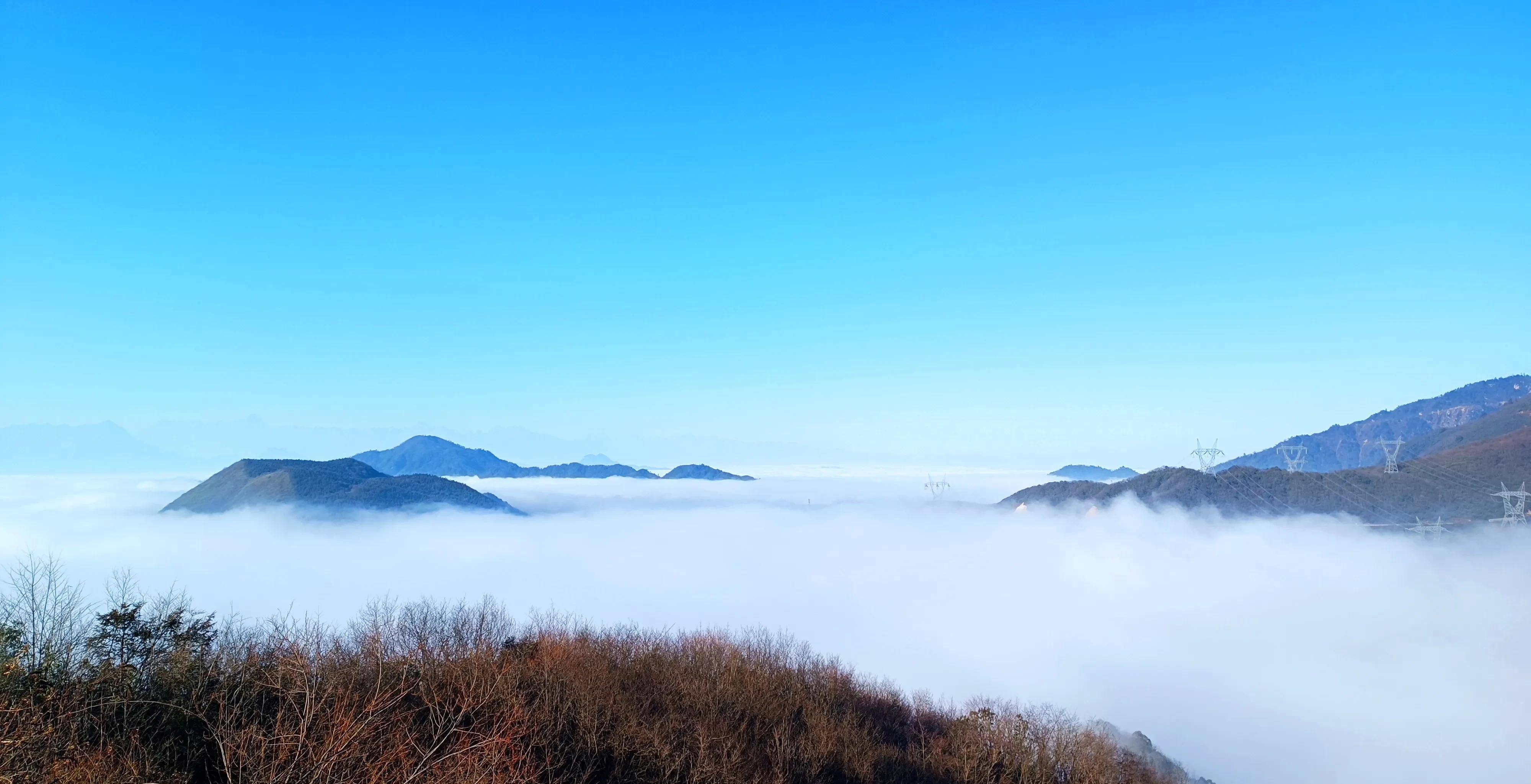 漢源翻越泥巴山到滎經,我遇見了最美雲海,好驚險刺激的冰雪天路_什麼