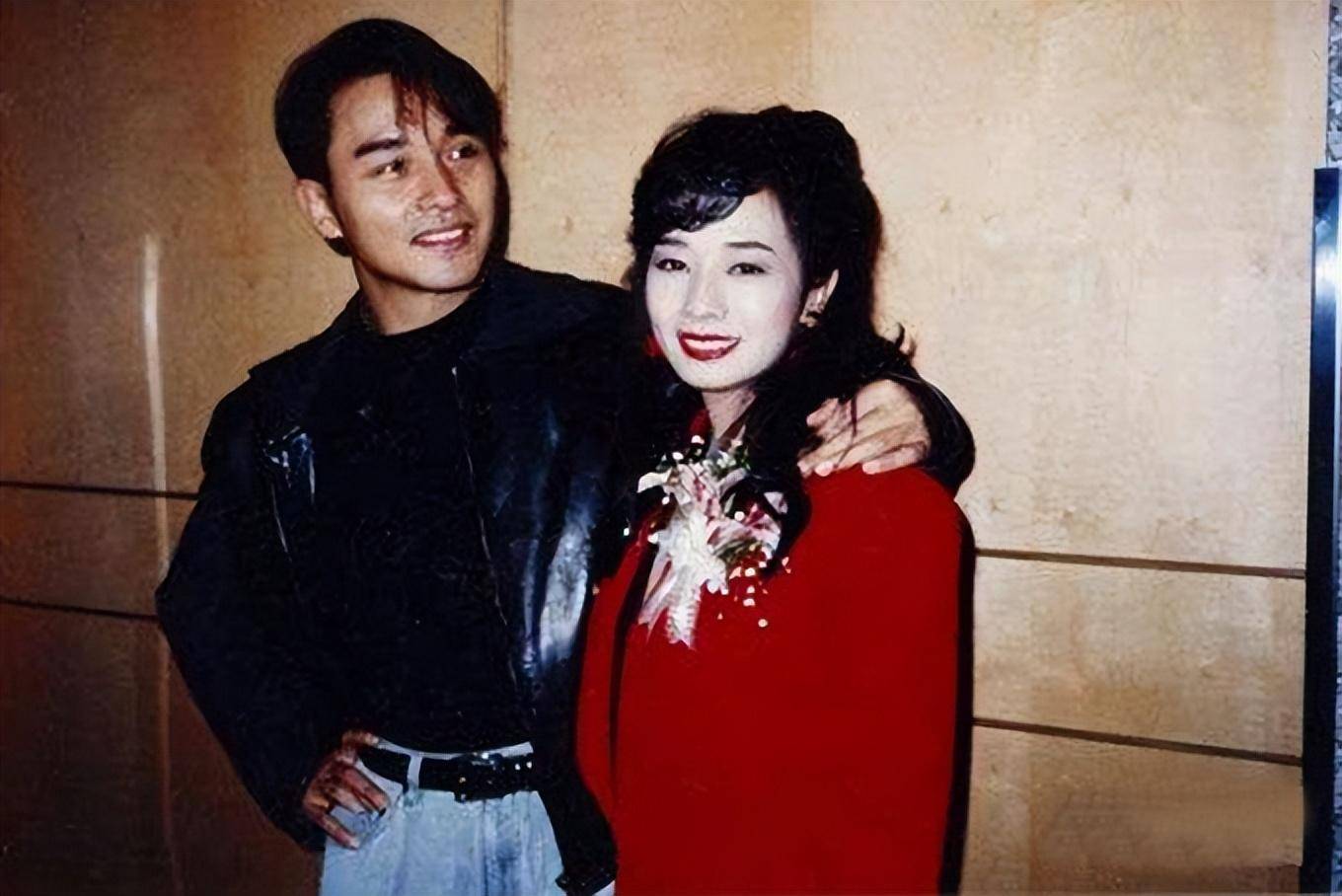 张国荣前女友罕晒健身照,大汗淋漓头发凌乱,63岁素颜皮肤仍紧致