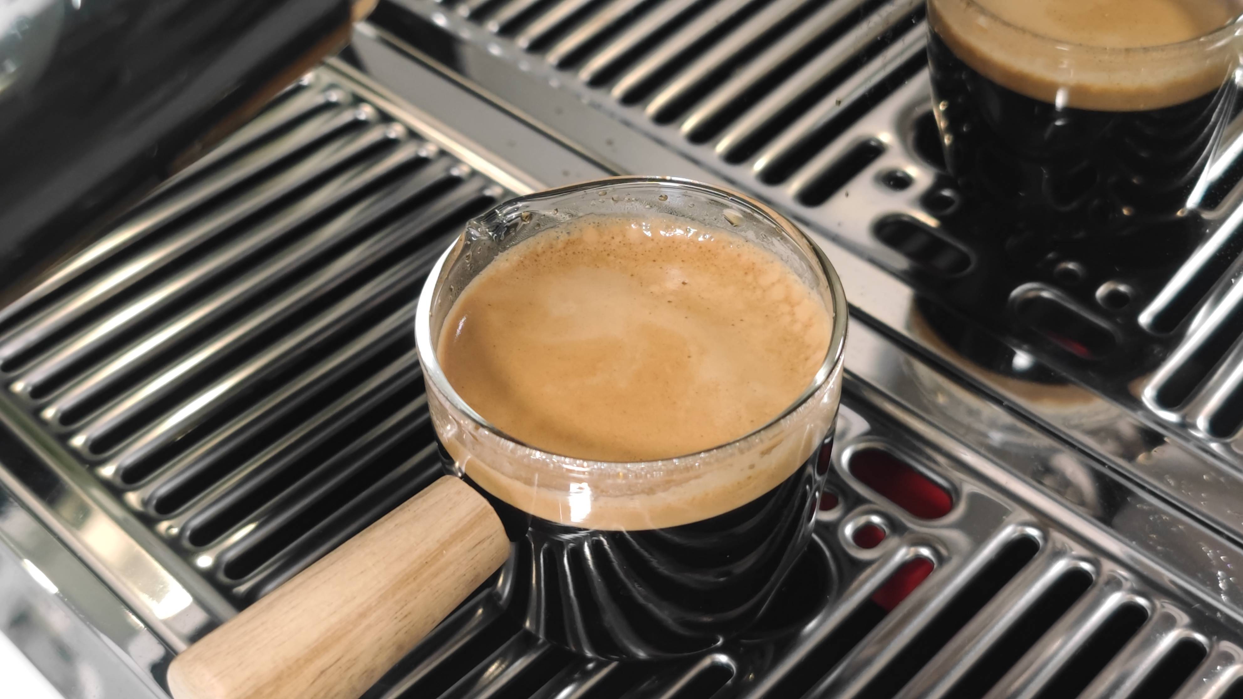 意大利15bar ceme ulka电磁泵,提供低压预浸泡和黄金萃取压力,配合