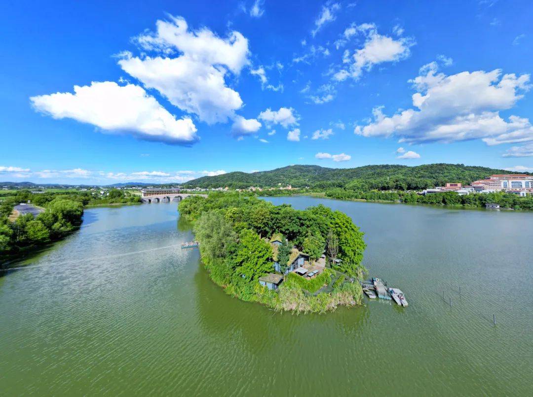 省旅游民宿协会会员风采 | 会长单位——足迹岛星空民宿_温泉池_灰汤