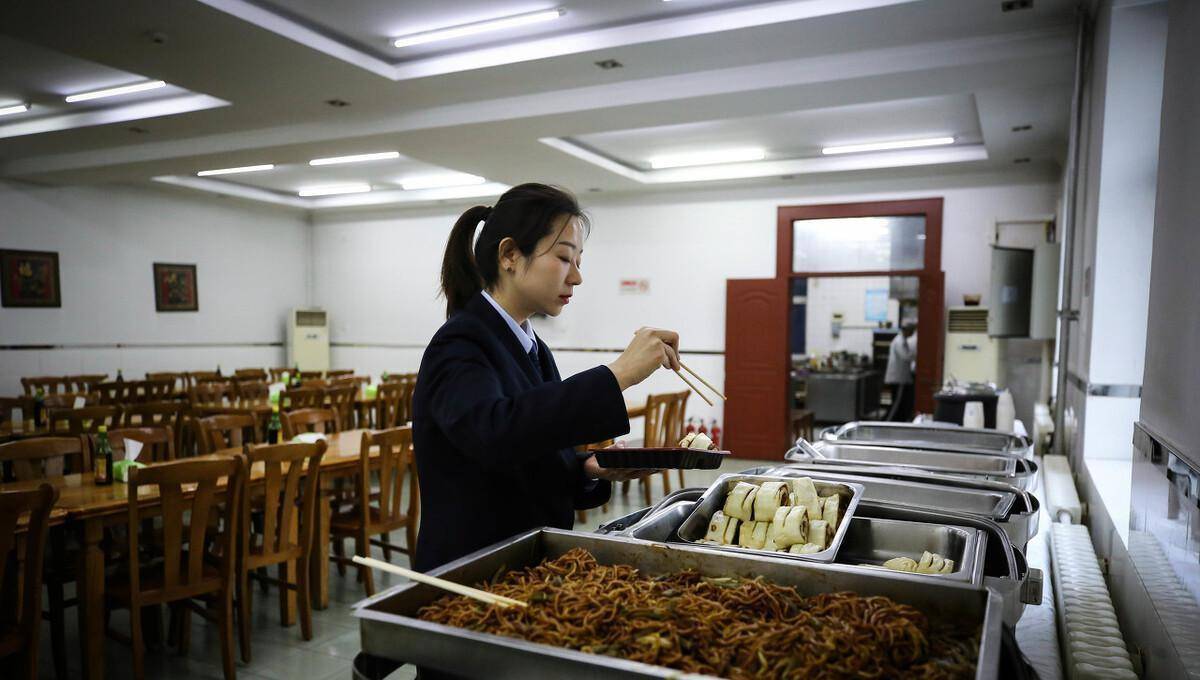 殡仪馆偶尔招火化工,看似简单的报名条件,一般人不太愿去!