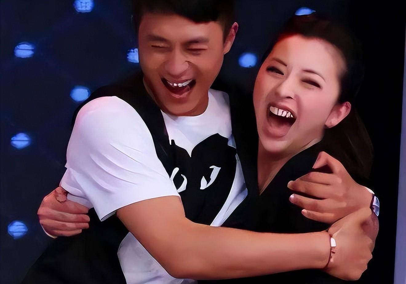 41岁黄小蕾近照,长相漂亮,性格大气,真性情为她赢得了不少粉丝_大张伟