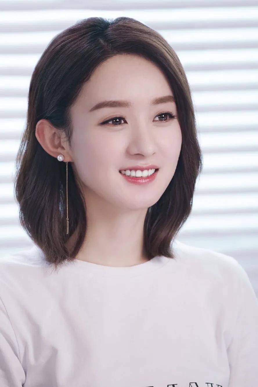 「赵丽颖」最爱戴珍珠,青涩可爱到成熟美丽,一路走来的成长记_颖宝