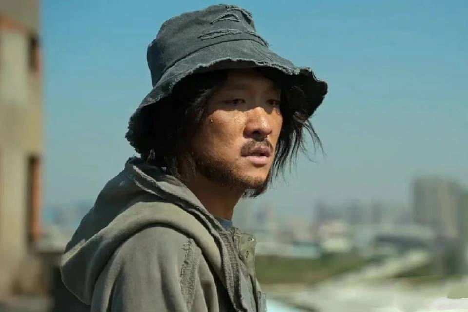 《狂飙》里老默为什么只守着鱼摊,不跟高启强赚大钱呢?_女儿_杀人犯_摊子