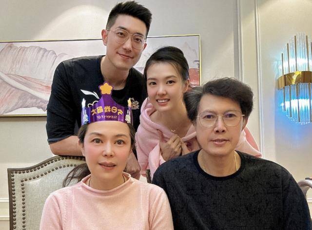 张常宁告别父亲,吴冠希换头像,直言不敢相信这是真的!