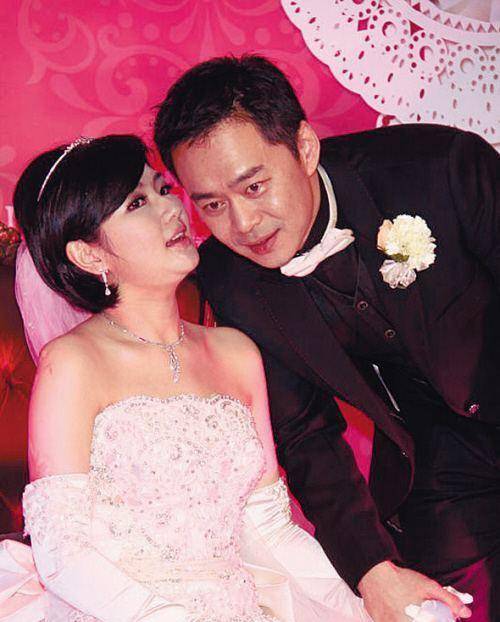 任家萱离婚后却不孤单,与妹妹及友人聚餐,疑似购得千万豪宅_张承中