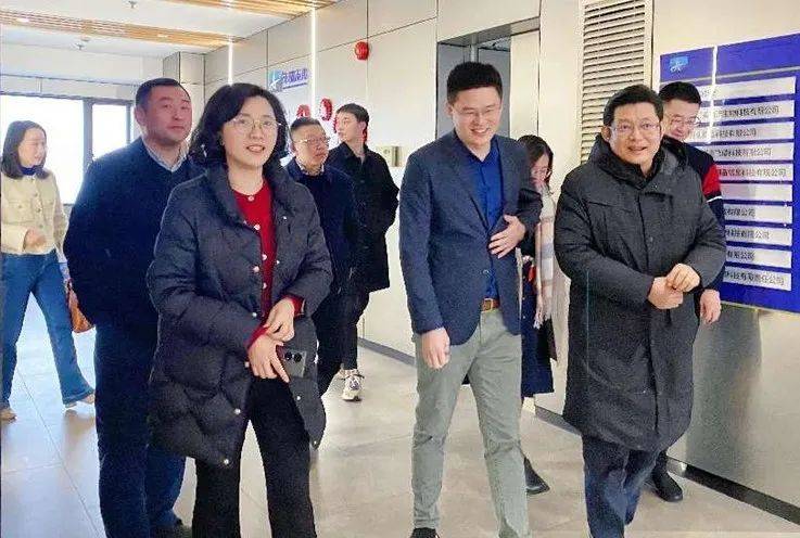 舟山市定海区区长孙丹燕领导一行莅临科创飞地走访调研_创新中心_虹口