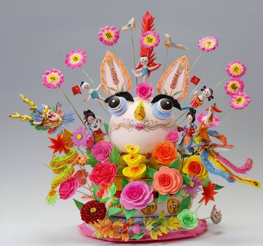 与祭祀相关的:上梁面塑,分成两部分,一部分是祭祀用的圣虫及枣饽饽