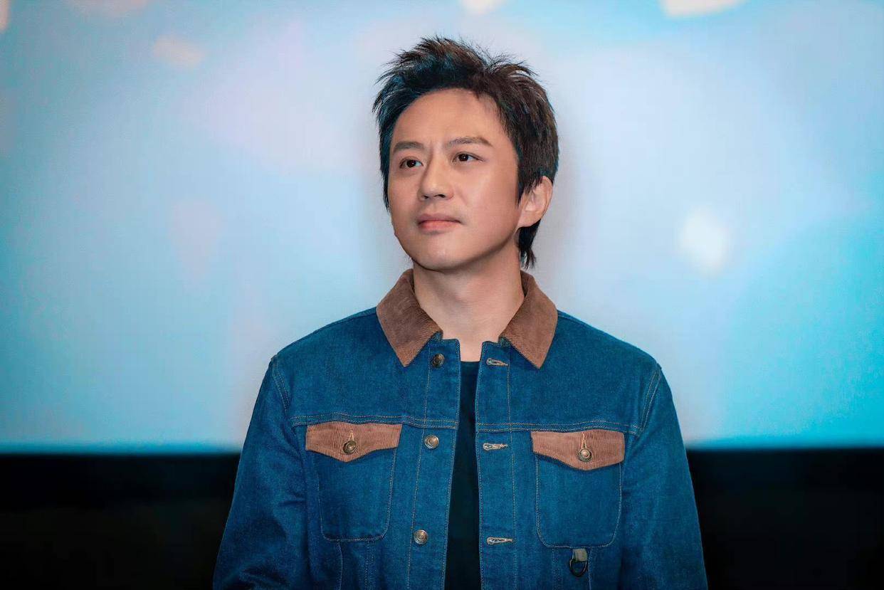 诸多明星伸出援手,邓超陈赫鹿晗傻傻分不清楚_观众_电影_票房