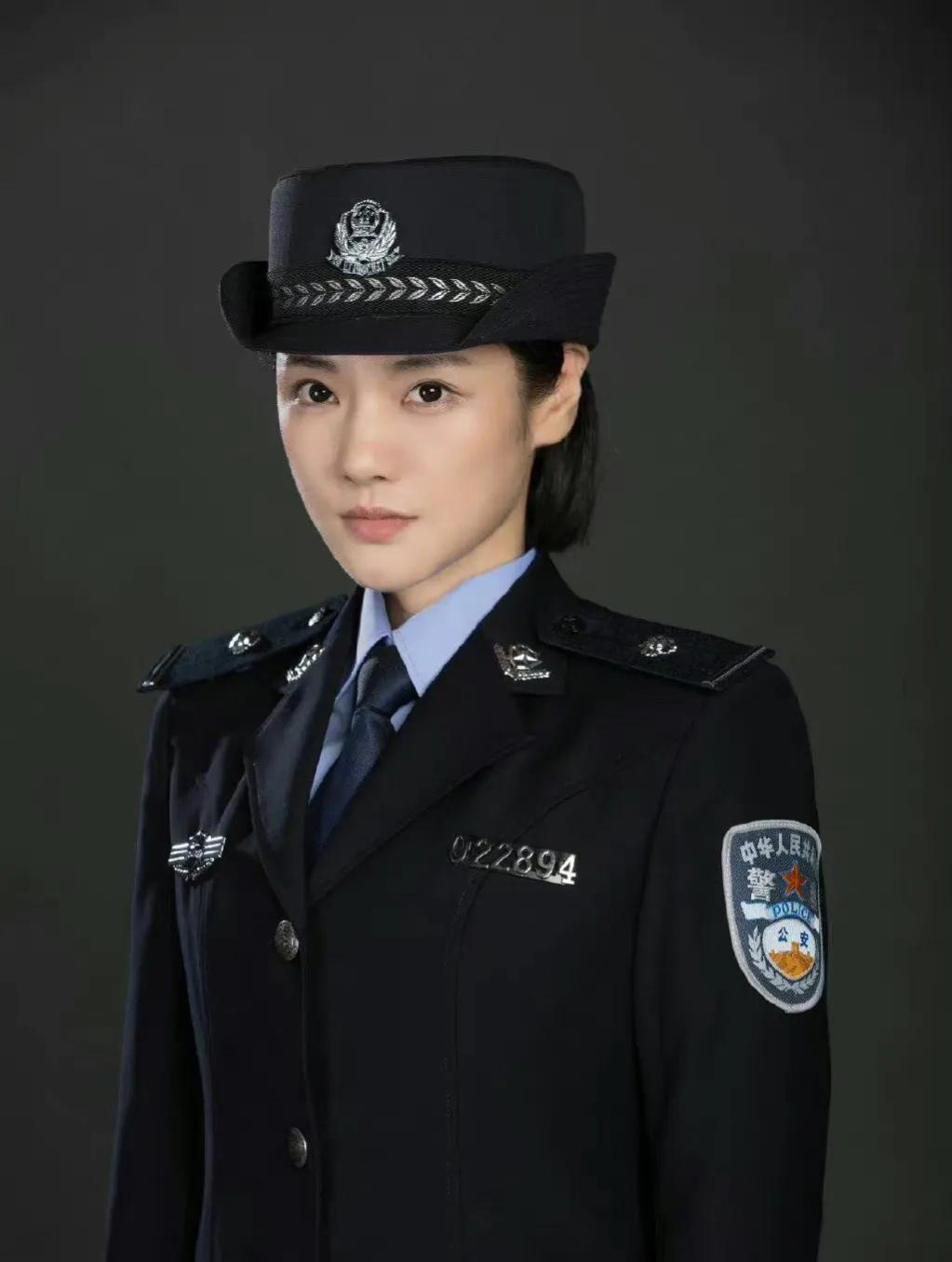 演警察的内地女演员图片