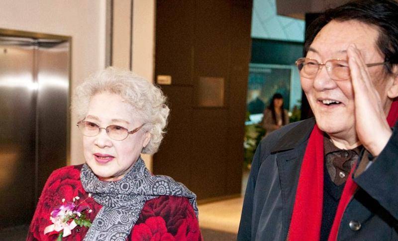 她是中国第一美女,丈夫儿子早死,如今97岁风采依旧_秦怡_生活_给予