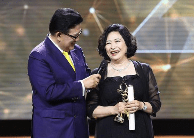 著名演员许娣:嫁初恋老公恩爱41年生一子,拍戏挣的钱全给他_俞建伟