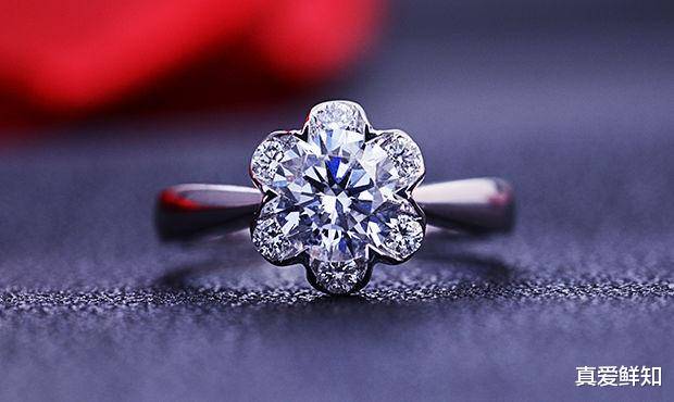 定婚戒指怎么买？要买多贵的才合适？结婚时也能戴这个吗？