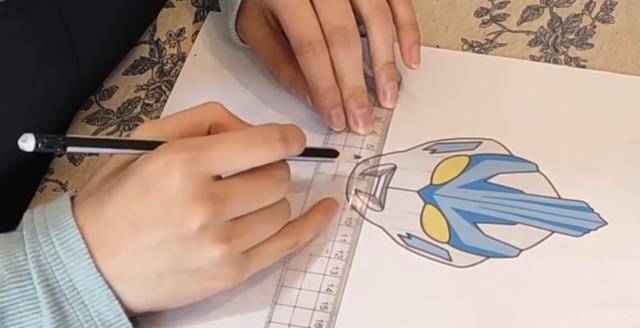 up主自制银河奥特曼饼干,成品造型难看,切下后一比一还原_笔者_时候