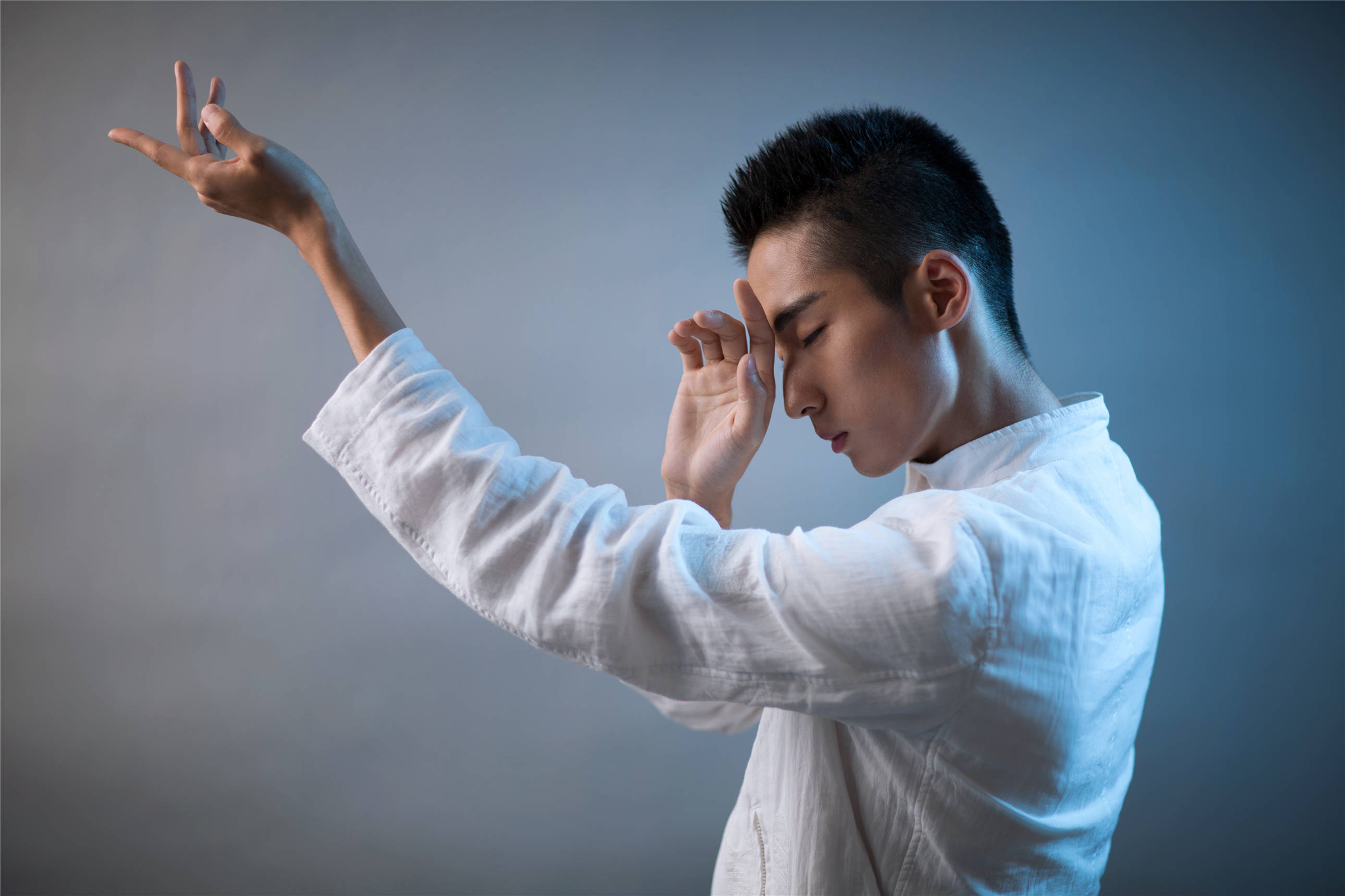 李响和唐诗逸粉丝互撕,二人紧急下场发文灭火,呼吁不要伤及正主