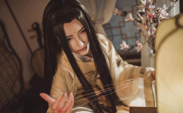 江澄是云梦江氏的现任家主,他被誉为是"魔道第一