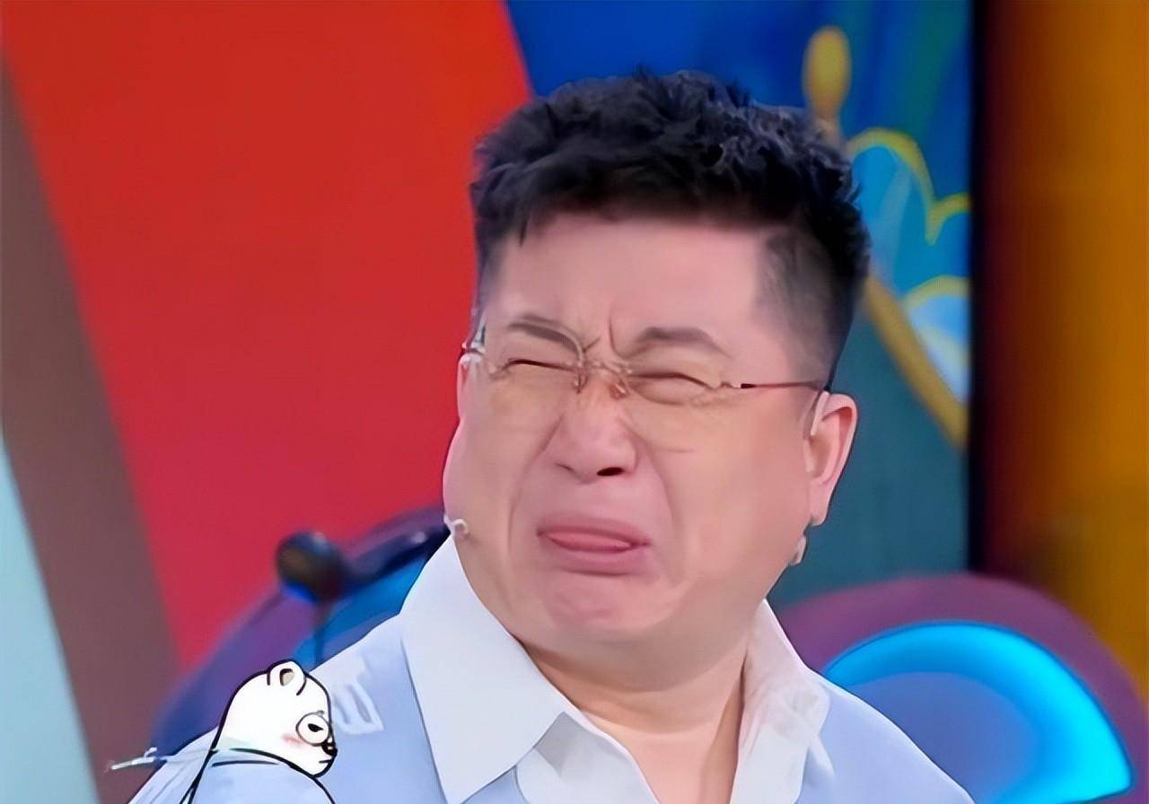 德云社张鹤伦在线求助,看到评论区留言,粉丝直呼小白人气真旺_观众