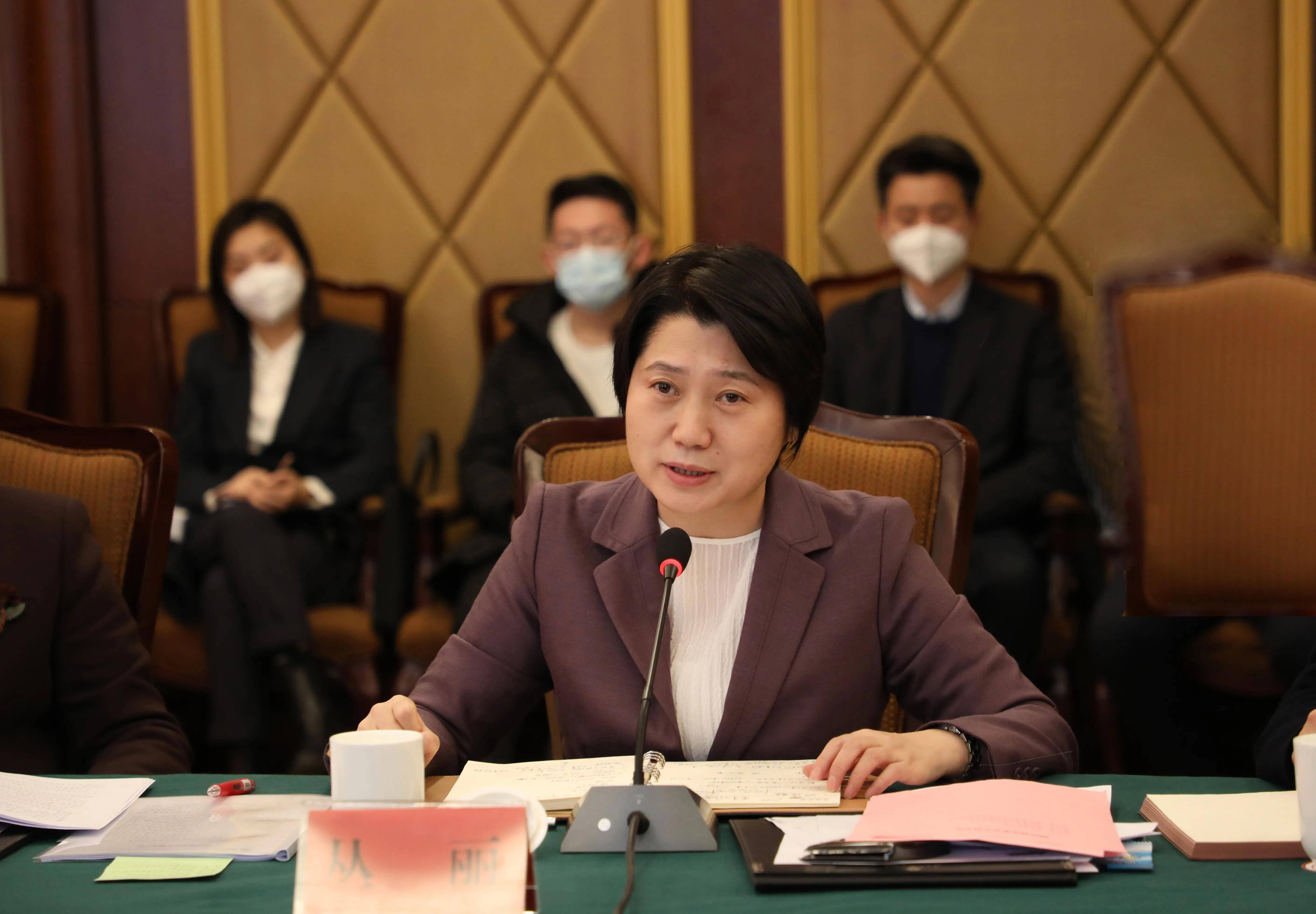 佳木斯市委副书记,市长,市牙城创建工作领导小组组长丛丽出席座谈会并