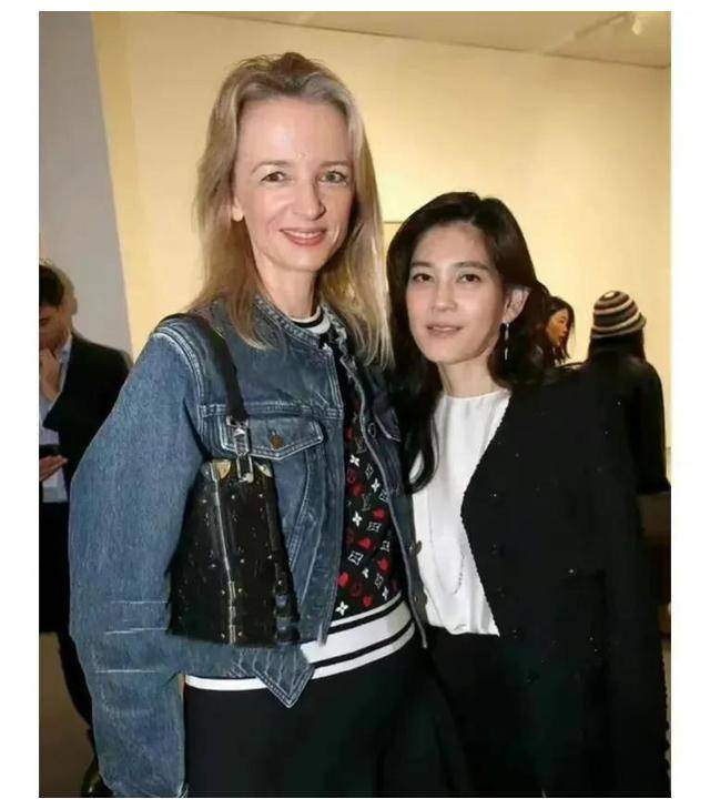 李富真参加儿子毕业典礼,离婚后颜值回春,儿子比三星太子爷争气_李在