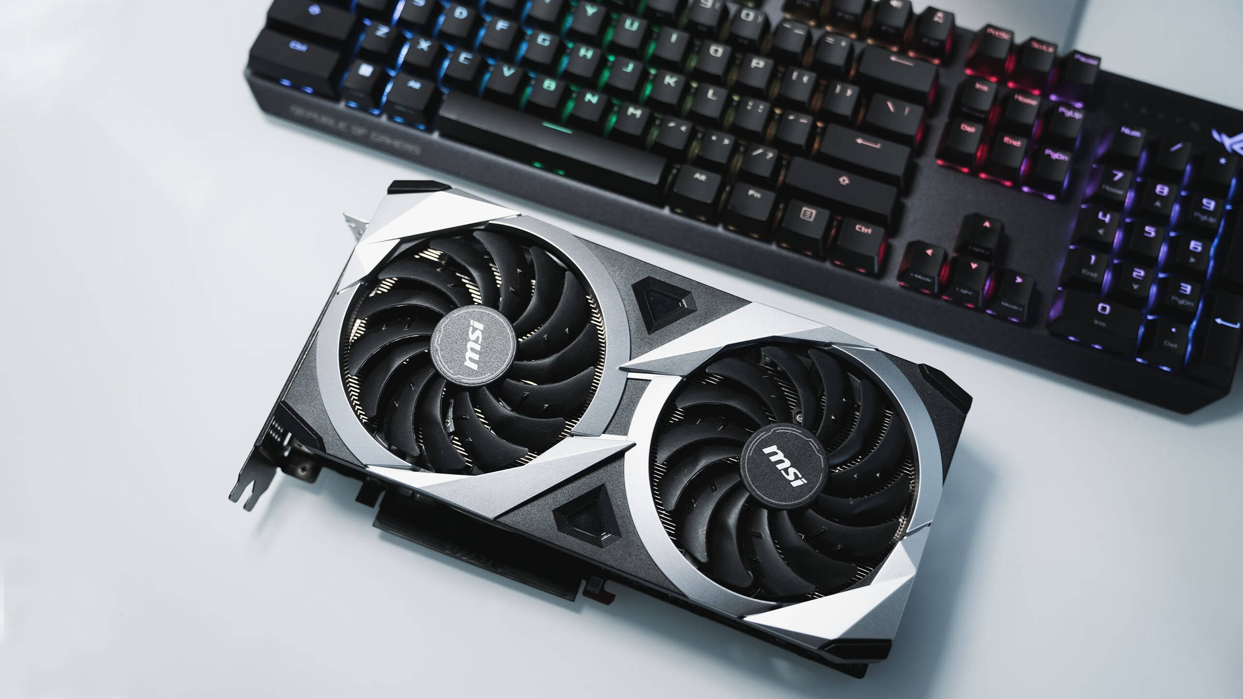 六千元颜值itx装机分享,nzxt机箱 amd 5600处理器 rx 6650xt显卡_散热