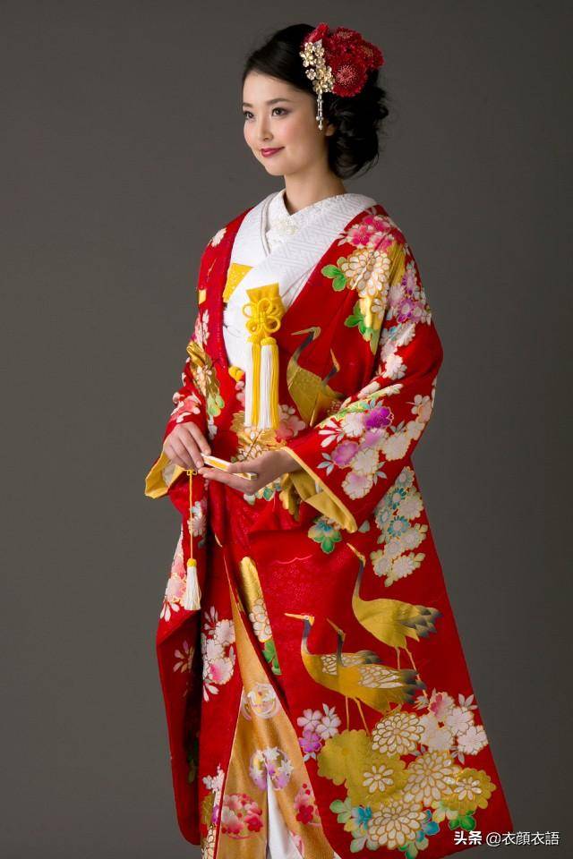 和服,应该是深入人心,待嫁女子最中意的还是和服而不少所谓的西洋婚纱