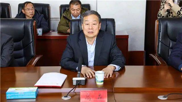 察右中旗旗委书记高森表示,察右中旗能源资源富集,光伏产业又处于一个