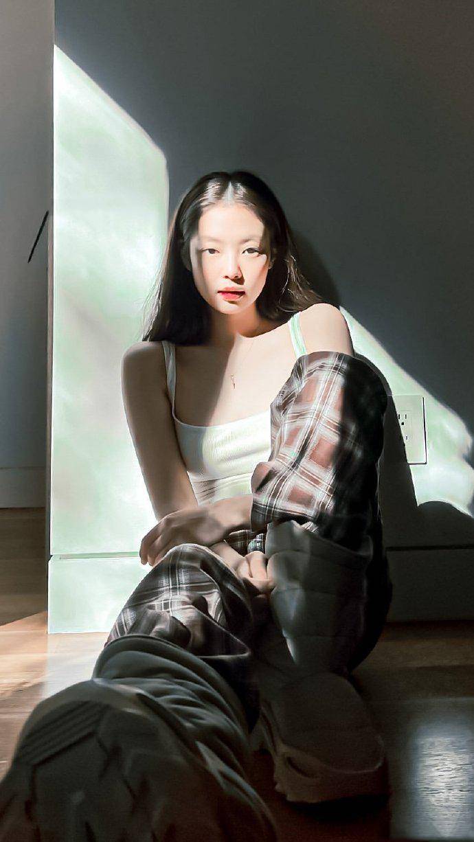 jennie金智妮露脐装秀身材,"懒美人"别有一番味道_活力_白色_款式