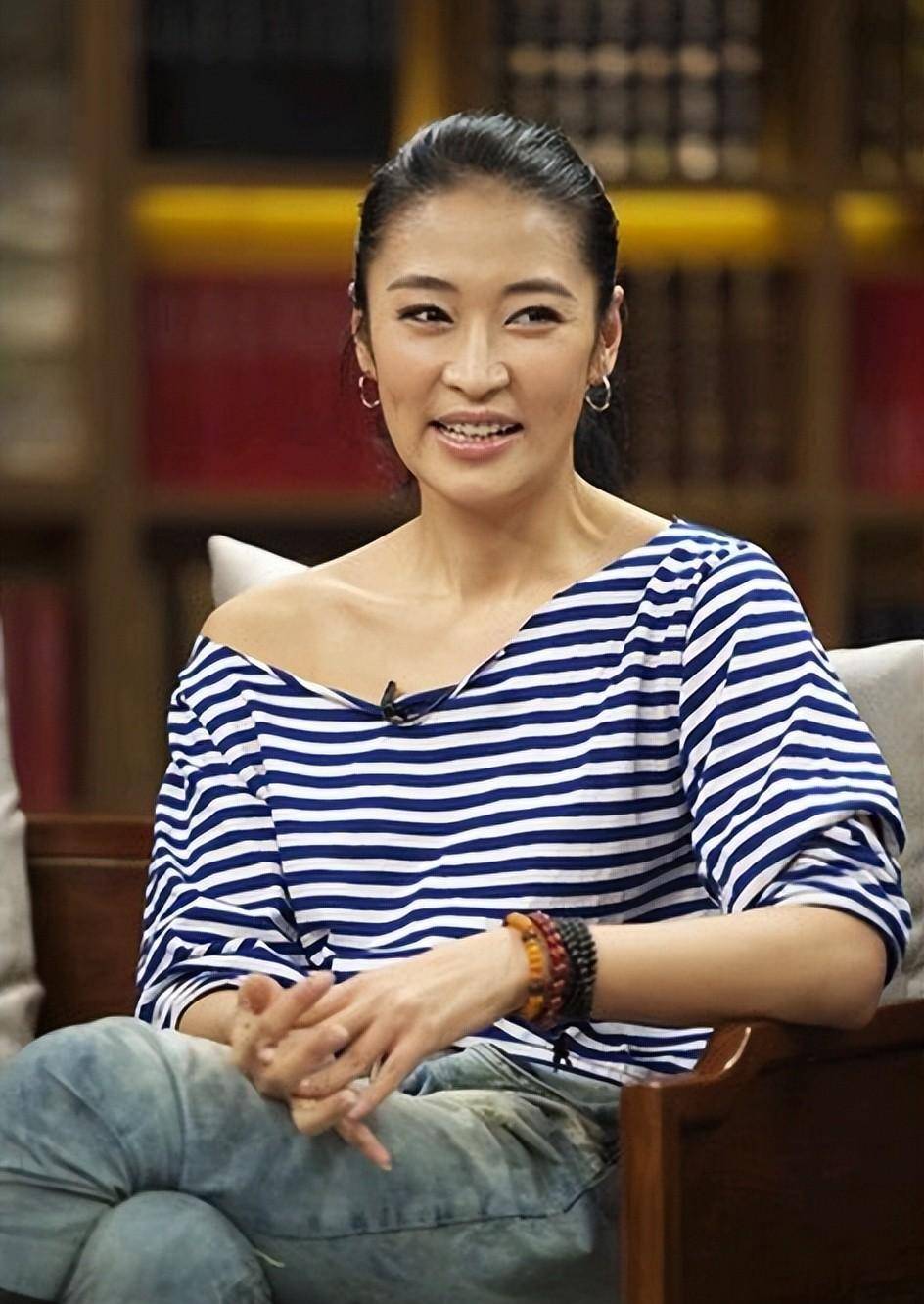 管虎梁静离婚争议这几天,丁羽彤频频@管虎,要她正式宣布和梁静离婚,居