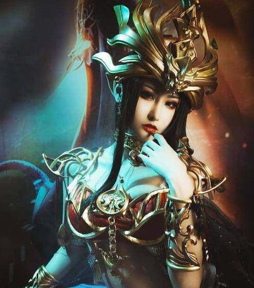 斗破苍穹cos:腐团儿完美cos美杜莎女王,颜值与身材神还原,美爆_萧炎