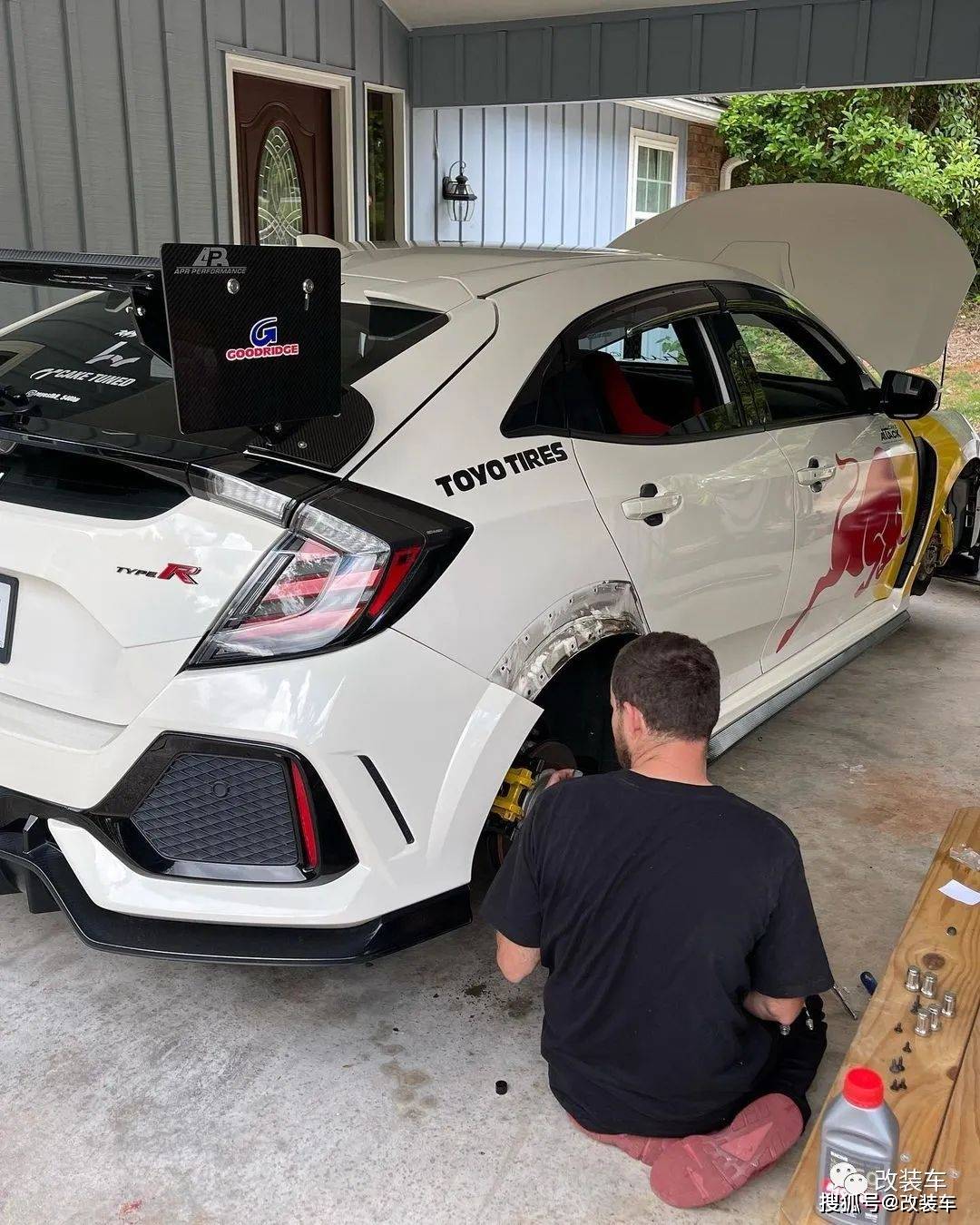 540马力的独眼本田思域type-r fk8,红牛涂装致敬f1冠军