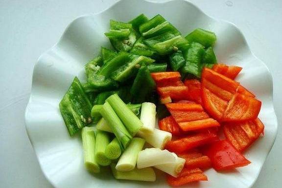 要想炒腊肠不干不齁咸，麻辣又鲜香，这两步骤不能少(图13)