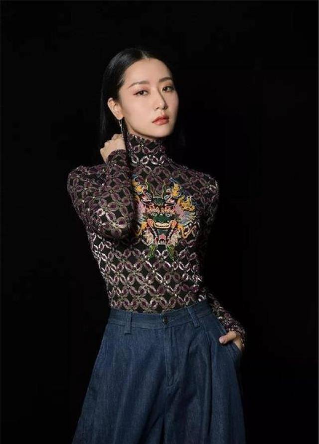 京城四美之一的白冰,如今已经孩子六岁,年龄33岁身材保持在20岁_款式