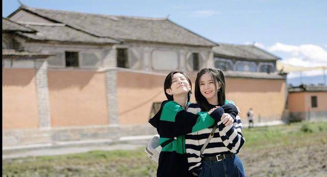 今天没有互相伤害,只有相亲相爱,网友:好像结婚证_李斯丹妮_杜海涛