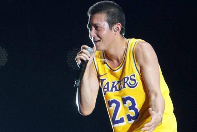 最铁詹密陈冠希再现斯台普斯!妻子多次陪同看球并和偶像科比见面