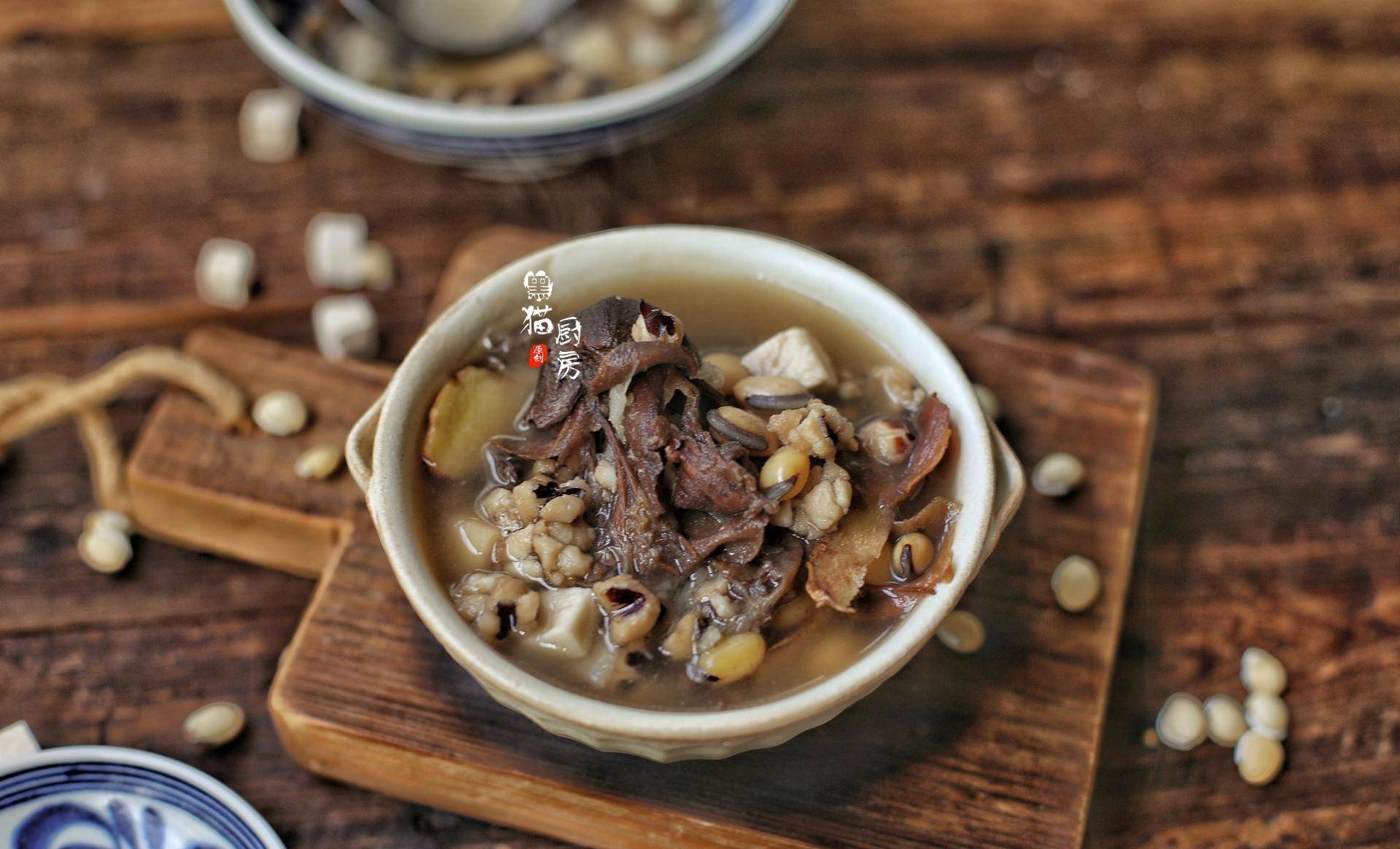 木棉花祛湿汤,别只会用骨头和瘦肉,用鱼尾巴煲汤鲜甜营养又健脾_鱼肉