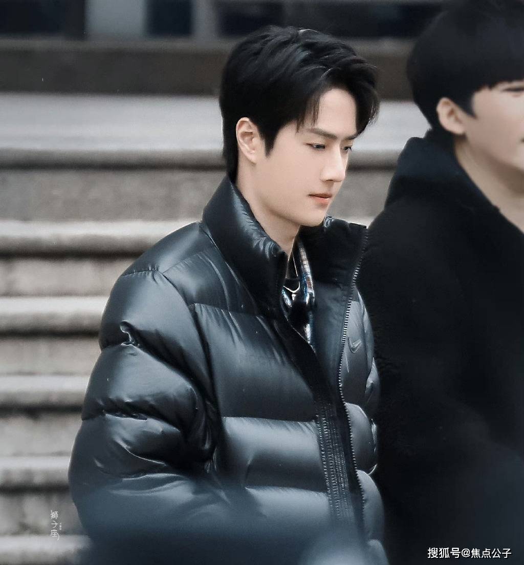 王一博被官方批评前还当过主持人,路演时却一字说不出_学历_文化_问题