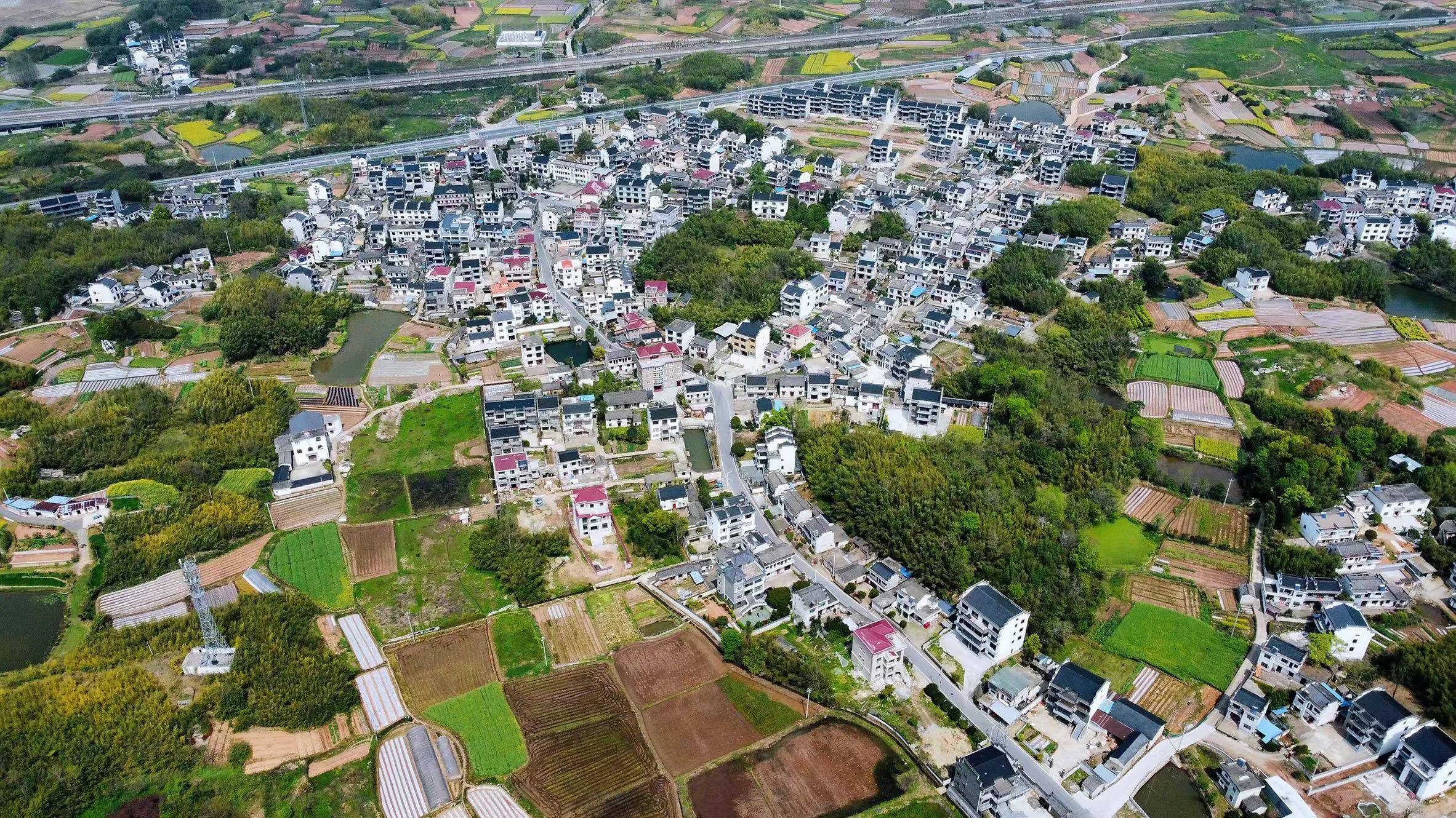 这个村子叫做槐塘村,位于安徽黄山歙县.