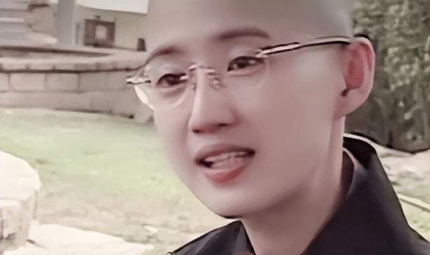 吃斋念经,敲钟扫地,出家的日子,桑尼过得清闲.